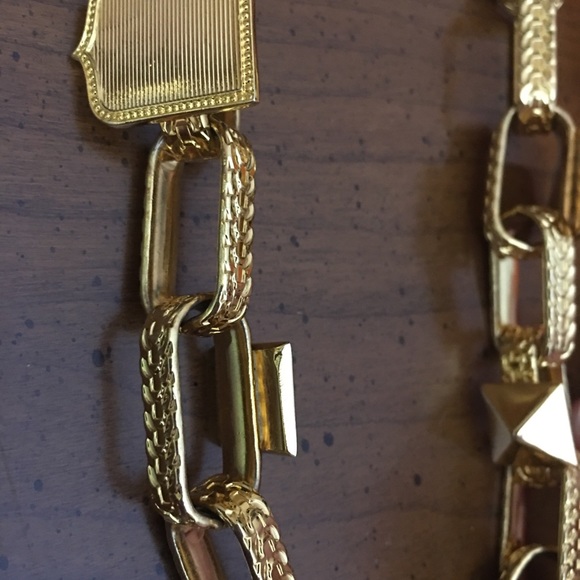 Edgy and bold Fallon shield & pyramid necklace - Picture 3 of 3